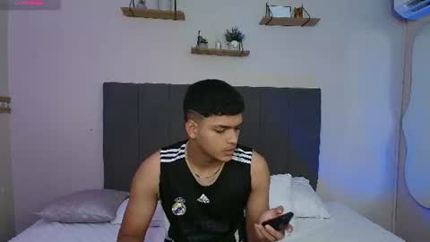 Snapshot of kyliam_big chatting on June 20, 7:38 pm Kyliam online show from June 20, 7:38 pm