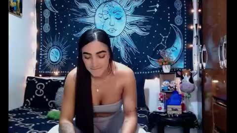Snapshot of kylie_capricorn chatting on June 17, 10:21 pm kylie online show from June 17, 10:21 pm