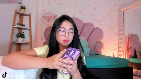 Snapshot of kylie_evans_18 chatting on July 23, 9:24 pm Kylie online show from July 23, 9:24 pm