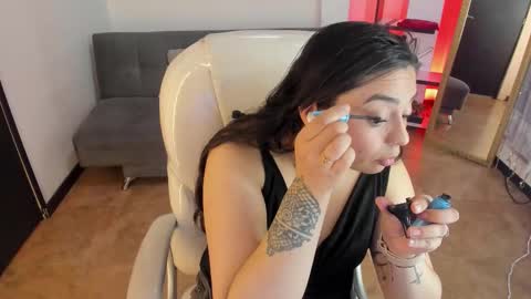 kylie online show from December 3, 1:42 pm