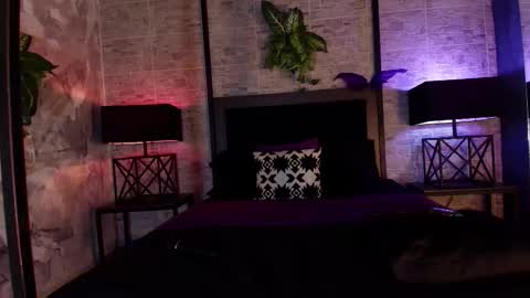 Snapshot of kylie_foxxxy chatting on November 10, 7:35 pm Kylie online show from November 10, 7:35 pm