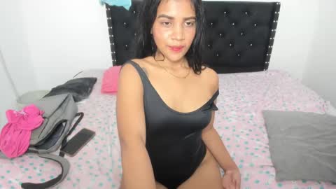 Snapshot of kylie_hot34 chatting on September 27, 8:47 pm kylie_hot34 online show from September 27, 8:47 pm