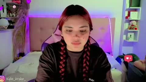 Snapshot of kylie_hottt_ chatting on June 18, 9:30 pm k ylie online show from June 18, 9:30 pm