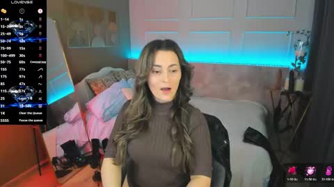 Snapshot of kylie_mellow chatting on June 2, 1:35 pm Kylie online show from June 2, 1:35 pm