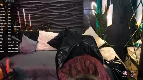 Snapshot of kylie_mellow chatting on June 10, 1:43 pm Kylie online show from June 10, 1:43 pm