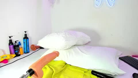 kylie Sttel online show from December 9, 2:17 pm