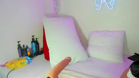 kylie Sttel online show from December 21, 11:33 am