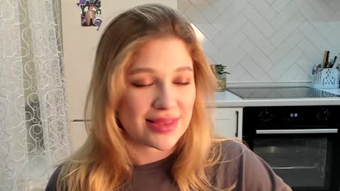 Snapshot of kylieblond chatting on December 23, 3:12 pm Din online show from December 23, 3:12 pm