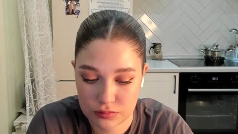 Snapshot of kylieblond chatting on January 7, 10:19 pm Din online show from January 7, 10:19 pm