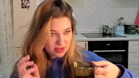 Snapshot of kylieblond chatting on February 19, 9:25 pm Din online show from February 19, 9:25 pm