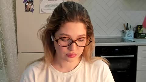 Snapshot of kylieblond chatting on February 24, 9:52 pm Din online show from February 24, 9:52 pm