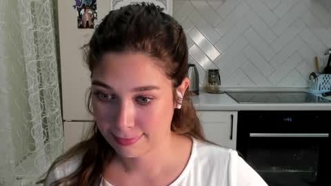 Snapshot of kylieblond chatting on October 13, 8:42 pm Din online show from October 13, 8:42 pm