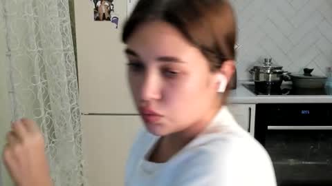 Snapshot of kylieblond chatting on November 17, 8:58 pm Din online show from November 17, 8:58 pm