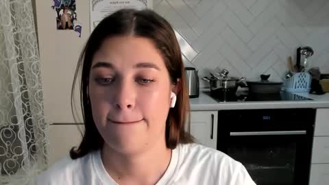 Snapshot of kylieblond chatting on November 22, 8:08 pm Din online show from November 22, 8:08 pm