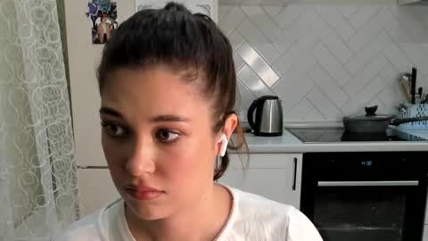 Snapshot of kylieblond chatting on November 24, 9:14 pm Din online show from November 24, 9:14 pm