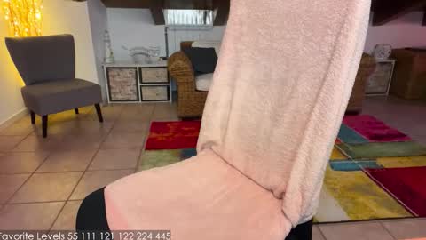 Kylie  online show from November 13, 2:38 pm