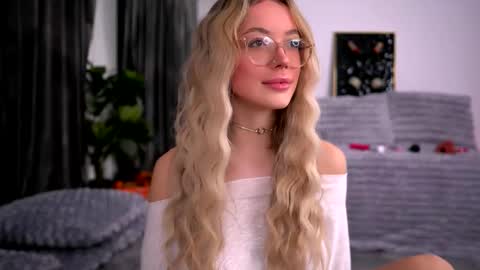 Kylie online show from November 27, 10:45 pm