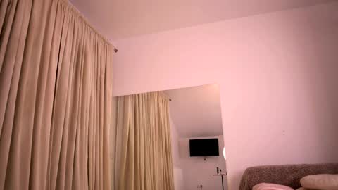 Snapshot of kyliejoyce chatting on April 25, 8:17 pm Kylie online show from April 25, 8:17 pm
