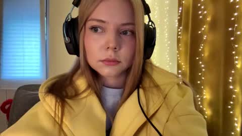 Snapshot of kyliekeathley chatting on March 30, 4:19 pm Emilia online show from March 30, 4:19 pm