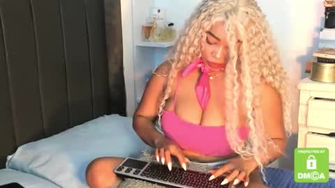 kylie white boobs online show from November 27, 4:42 pm