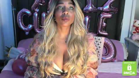 Snapshot of kyliewhiteboobs chatting on April 17, 8:01 pm kylie white boobs online show from April 17, 8:01 pm