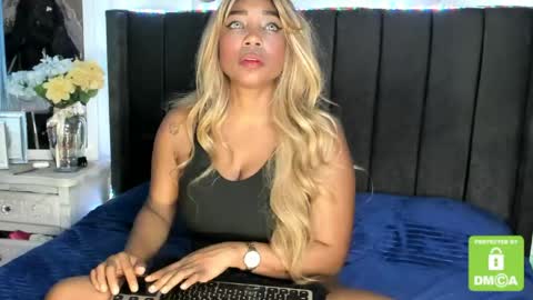 Snapshot of kyliewhiteboobs chatting on May 5, 7:00 pm kylie white boobs online show from May 5, 7:00 pm
