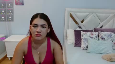 Snapshot of kyliiebaker chatting on June 17, 11:45 am Kylie online show from June 17, 11:45 am