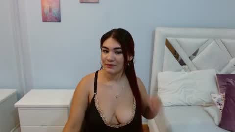 Snapshot of kyliiebaker chatting on June 20, 11:57 am Kylie online show from June 20, 11:57 am