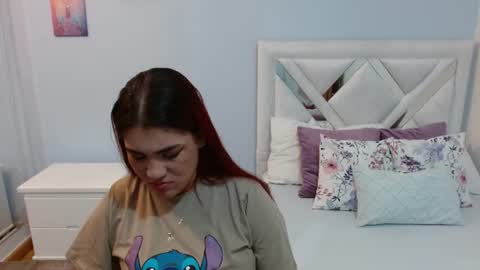 Snapshot of kyliiebaker chatting on June 24, 11:42 am Kylie online show from June 24, 11:42 am
