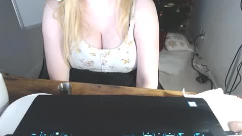 Snapshot of kymchi chatting on March 12, 10:10 am Check Out My NSFW OnlyFans Link On Bio online show from March 12, 10:10 am