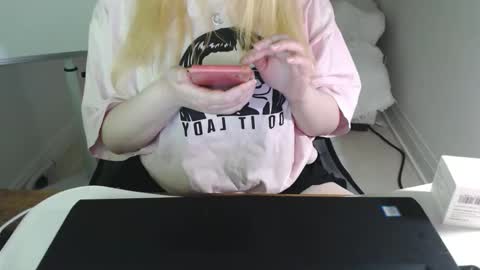 Snapshot of kymchi chatting on April 4, 11:46 pm Check Out My NSFW OnlyFans Link On Bio online show from April 4, 11:46 pm