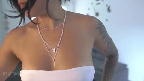 schedule 300 pm - 1100pm colombia time online show from September 11, 6:19 pm