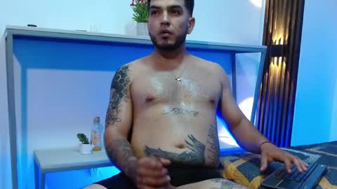 Snapshot of kyro_blaze chatting on May 31, 6:09 pm Kyro Blaze online show from May 31, 6:09 pm