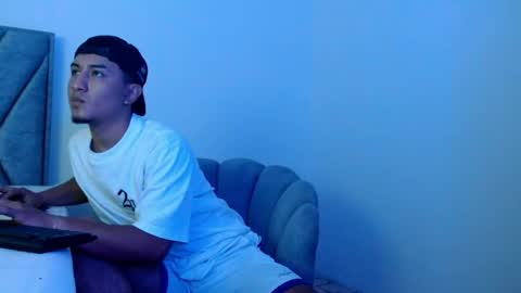 kyro_estrada online show from December 15, 6:23 pm