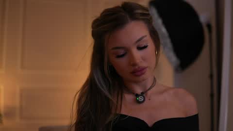Snapshot of kyssaraplay chatting on May 7, 6:35 pm Kyssa online show from May 7, 6:35 pm