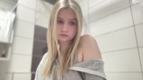 Amanda online show from May 1, 5:39 pm