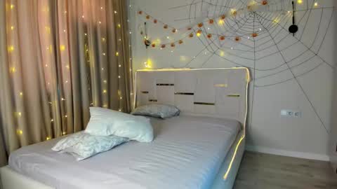 Snapshot of l1l_lola chatting on October 31, 5:52 am Ameli online show from October 31, 5:52 am