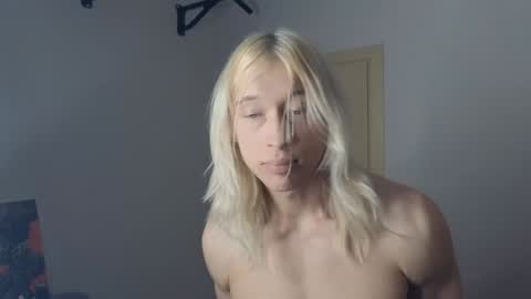 Snapshot of l_adonis_l chatting on December 19, 4:02 am Adonis online show from December 19, 4:02 am