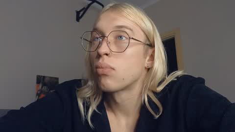 Snapshot of l_adonis_l chatting on December 28, 1:49 pm Adonis online show from December 28, 1:49 pm