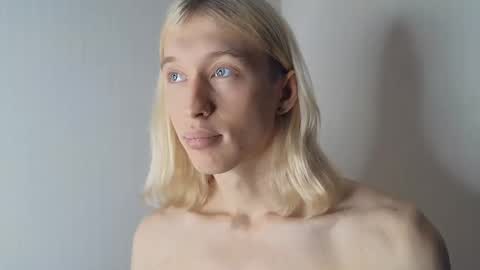 Snapshot of l_adonis_l chatting on March 5, 4:56 am Adonis online show from March 5, 4:56 am