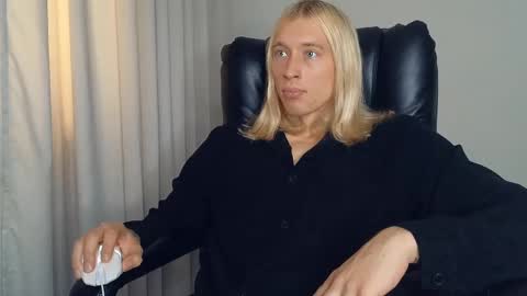 Snapshot of l_adonis_l chatting on September 9, 8:03 am Adonis online show from September 9, 8:03 am