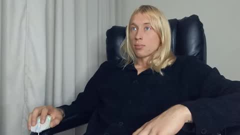 Snapshot of l_adonis_l chatting on September 15, 5:18 am Adonis online show from September 15, 5:18 am