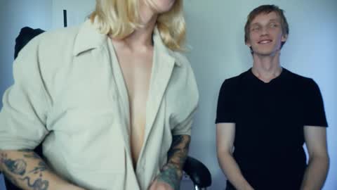 Snapshot of l_adonis_l chatting on October 3, 7:05 am Adonis online show from October 3, 7:05 am