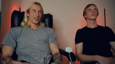 Snapshot of l_adonis_l chatting on October 6, 4:32 am Adonis online show from October 6, 4:32 am