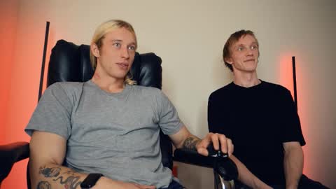 Snapshot of l_adonis_l chatting on October 17, 5:32 am Adonis online show from October 17, 5:32 am