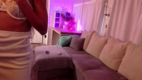 Snapshot of l_and_elle chatting on January 18, 11:19 pm Giselle online show from January 18, 11:19 pm