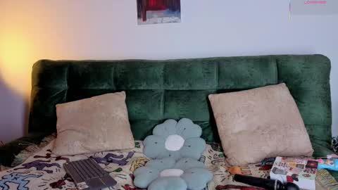 Snapshot of la_briela chatting on May 8, 2:39 am Help me reach 50 likes online show from May 8, 2:39 am