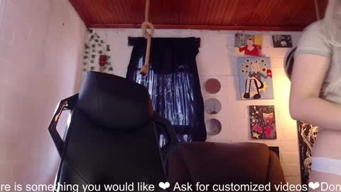Snapshot of la_femme_fatale_ chatting on February 1, 3:28 pm Hanna FREE ONLYFANS online show from February 1, 3:28 pm