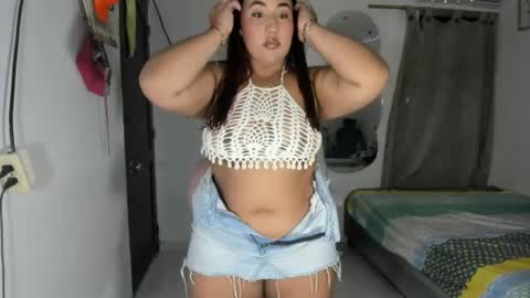 Snapshot of la_pequena_culona chatting on August 6, 1:07 am la_pequena_culona online show from August 6, 1:07 am