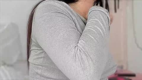 Snapshot of laauuuu chatting on October 17, 2:52 pm Lau online show from October 17, 2:52 pm